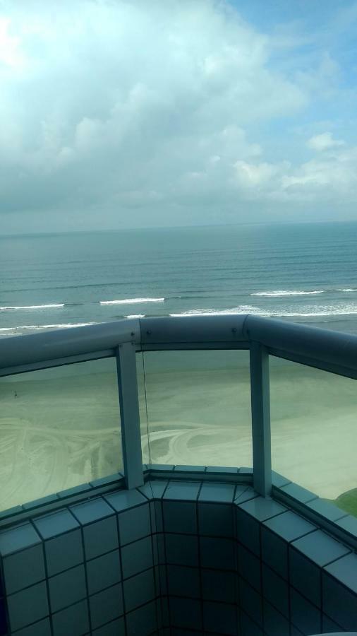 Belo Apartamento Com Vistas Para O Mar - Pe Na Areia - Churrasqueira Na Varanda Praia Grande  Exterior photo